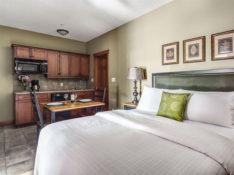 Bighorn Meadows Resort เรเดียมฮอตสปริงส์ ภายนอก รูปภาพ
