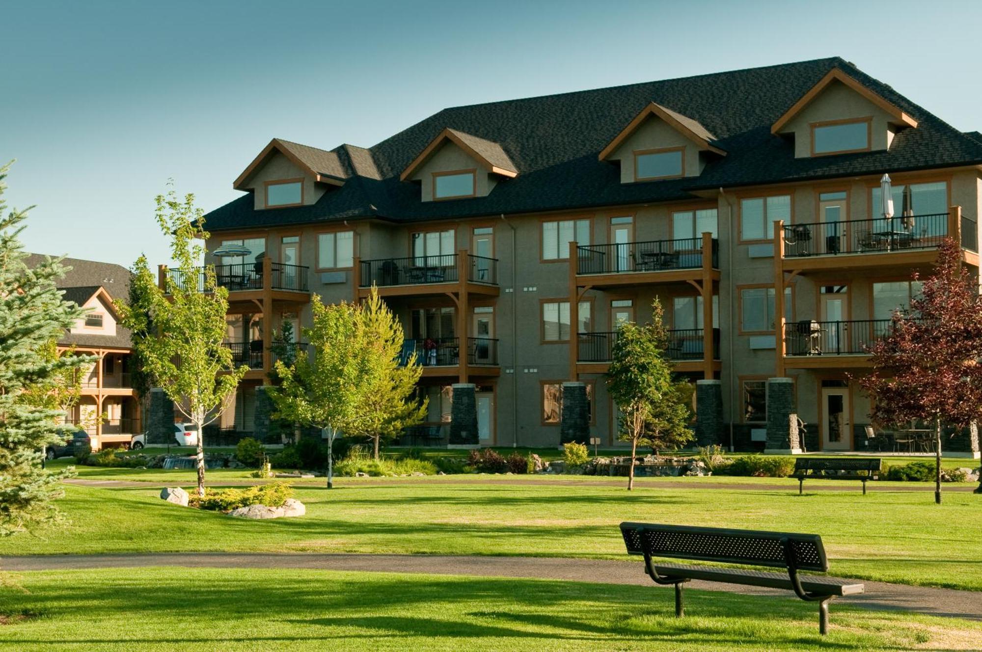Bighorn Meadows Resort เรเดียมฮอตสปริงส์ ภายนอก รูปภาพ