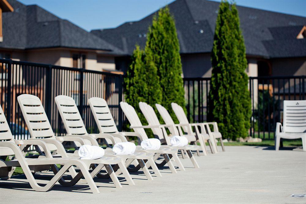 Bighorn Meadows Resort เรเดียมฮอตสปริงส์ ภายนอก รูปภาพ
