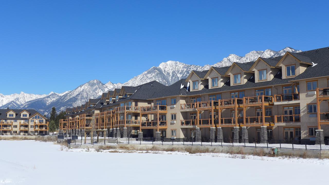 Bighorn Meadows Resort เรเดียมฮอตสปริงส์ ภายนอก รูปภาพ