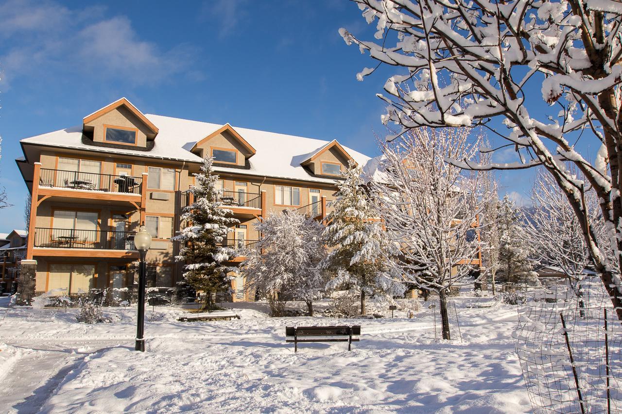 Bighorn Meadows Resort เรเดียมฮอตสปริงส์ ภายนอก รูปภาพ
