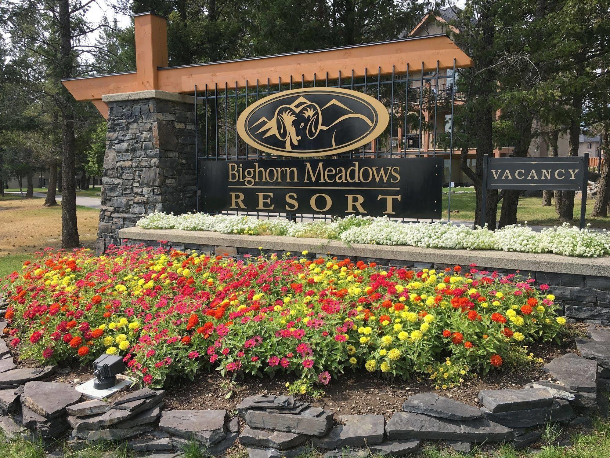 Bighorn Meadows Resort เรเดียมฮอตสปริงส์ ภายนอก รูปภาพ