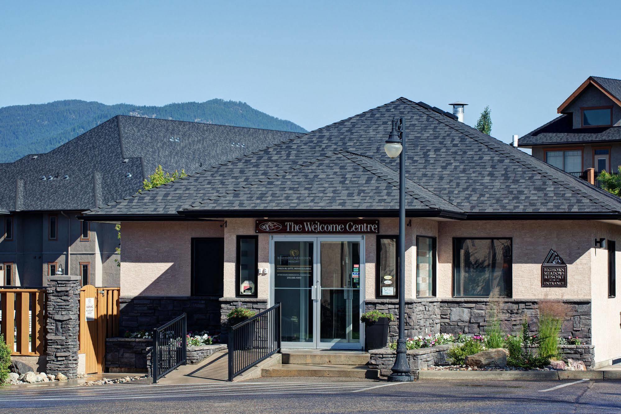 Bighorn Meadows Resort เรเดียมฮอตสปริงส์ ภายนอก รูปภาพ