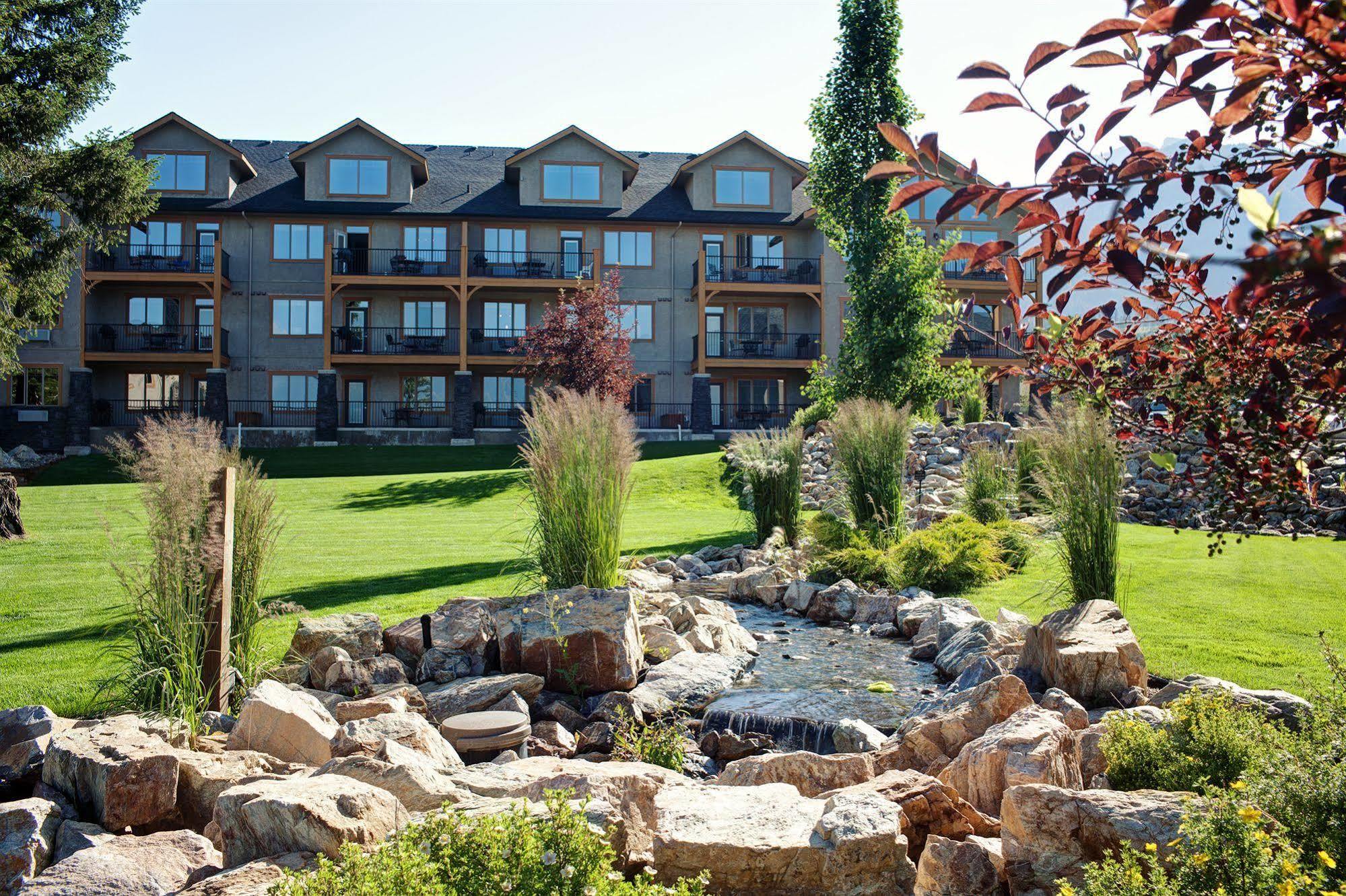 Bighorn Meadows Resort เรเดียมฮอตสปริงส์ ภายนอก รูปภาพ