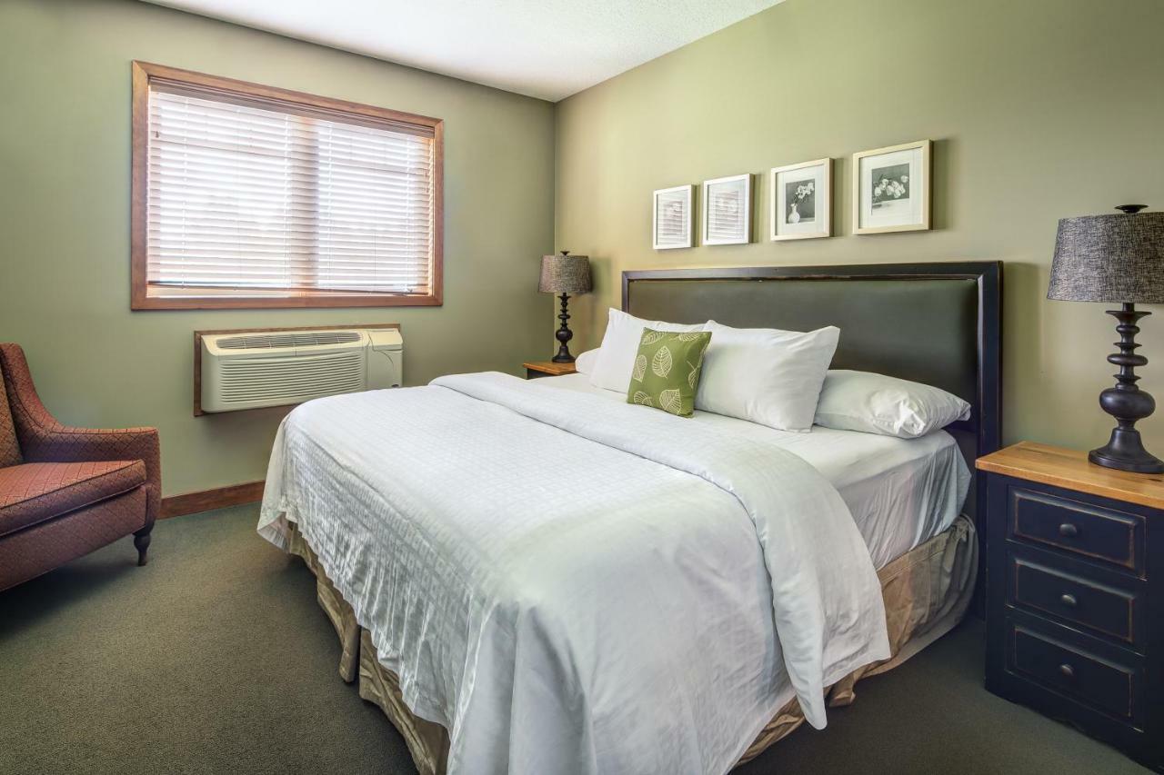 Bighorn Meadows Resort เรเดียมฮอตสปริงส์ ภายนอก รูปภาพ